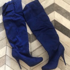 Blue velvet boots
